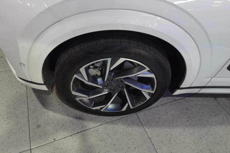 Used Lynk & Co 09 2021 2.0T Halo Six-Seater