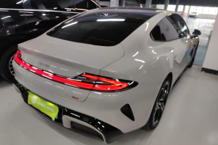 Used Xiaomi Auto SU7 2024 Four-Wheel Drive Ultra-Long Range Advanced Intelligent Driving Max Edition
