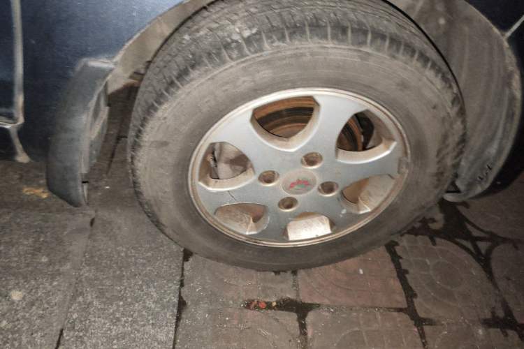 Used Wuling Hongguang 2010 1.2L Standard Version China IV Right Front Wheel Hub