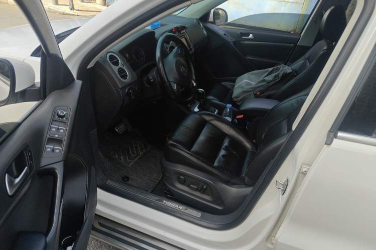 Used Volkswagen Tiguan 2015 1.8TSI Automatic All-Wheel-Drive Luxury Model Left Front Seat