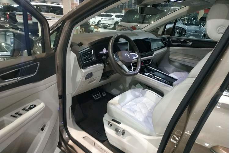 Used Volkswagen Viloran 2022 380TSI Prestige Edition
