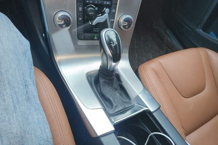 Used Volvo S60 2014 S60L 2.0T Zhiyuan Edition