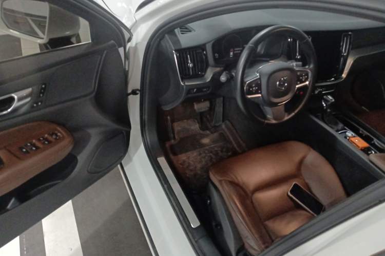 Used Volvo S60 2021 T4 Zhiyi Luxury Edition