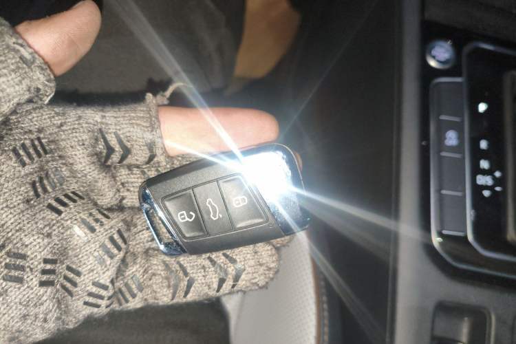 Used Volkswagen Magotan 2023 2 Million Units Commemorative Edition 330TSI DSG Luxury Version Vehicle Key