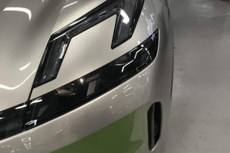 Used Lynk & Co 08 EM-P 2023 120km Long-Range Halo