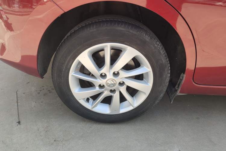 Used Nissan Tiida 2016 1.6L CVT Cool Dynamic Edition Exterior 5