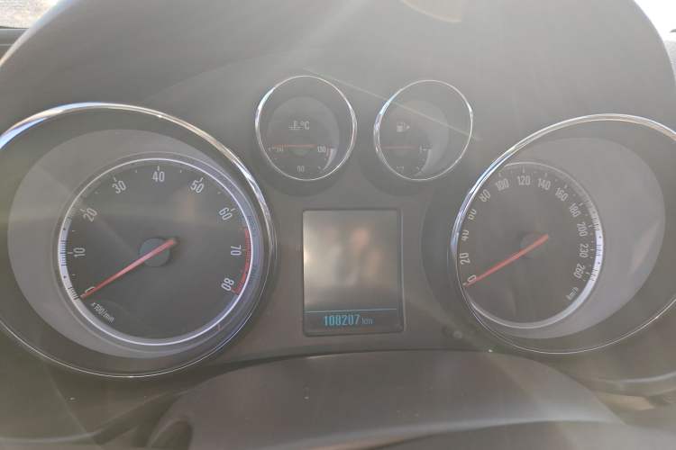 Used Buick Regal 2014 2.0L Leading Fashion Edition Instrument Cluster