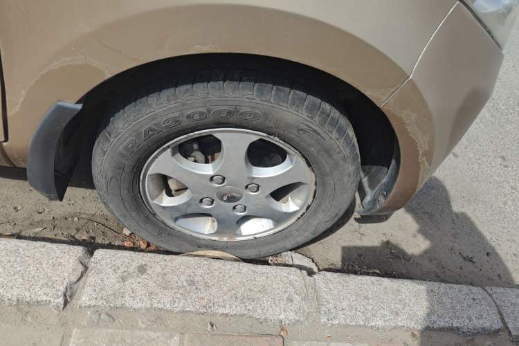 Used Wuling Hongguang 2010 1.2L Comfort Edition China IV Right Front Wheel Hub