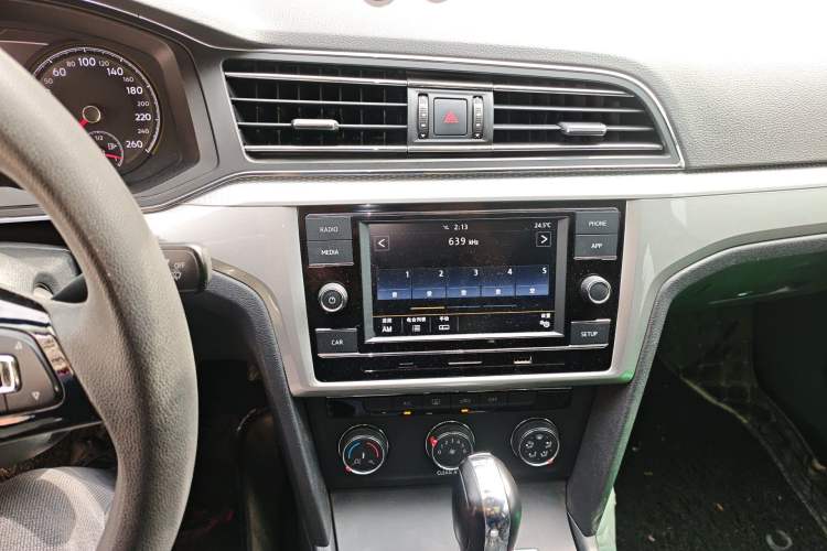 Used Volkswagen Lamando 2019 230TSI DSG Fashion Edition China VI
