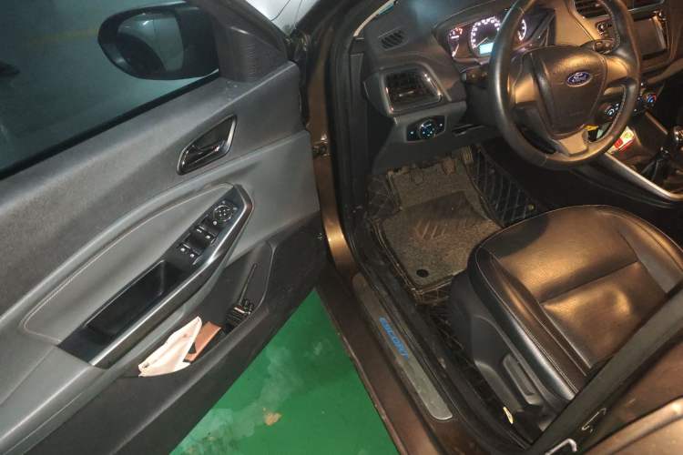 Used Ford Escort 2015 1.5L Manual Fashion Edition Driver Seat