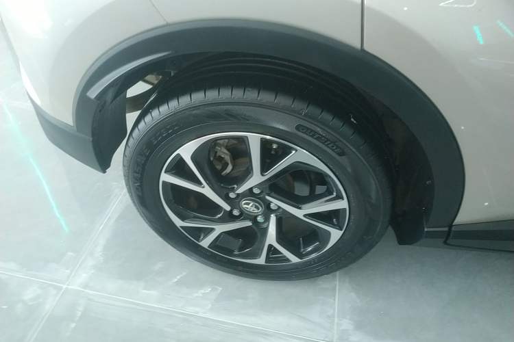 Used Toyota C-HR 2020 2.0L Leading Edition Exterior 8