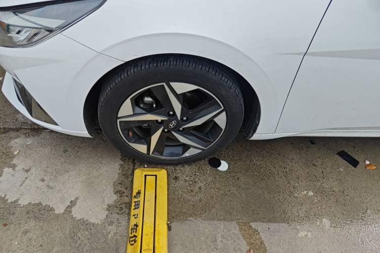 Used Hyundai Elantra 2022 1.5L CVT LUX Prestige Edition Left Front Wheel Hub