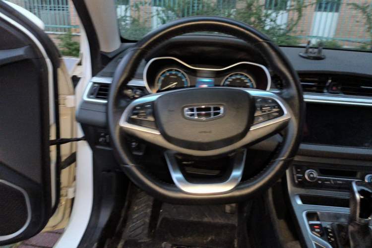 Used Geely Auto Emgrand 2019 Leading Edition 1.5L CVT Luxury Model China VI Standard Steering Wheel