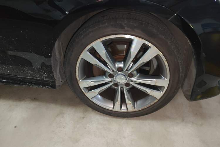 Used Mercedes-Benz E-Class 2015 E 260 L Sport Edition Right Front Wheel Hub