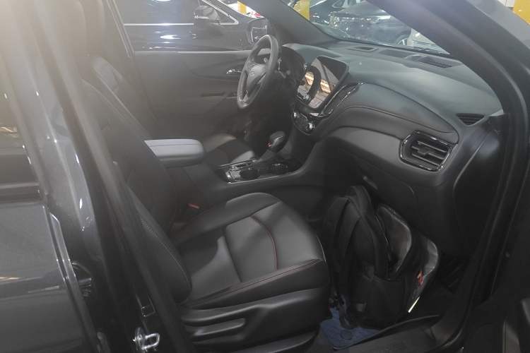 Used Chevrolet Equinox 2022 Mild Hybrid 550T RS Smart Boundary-Setting Edition Right Front Seat