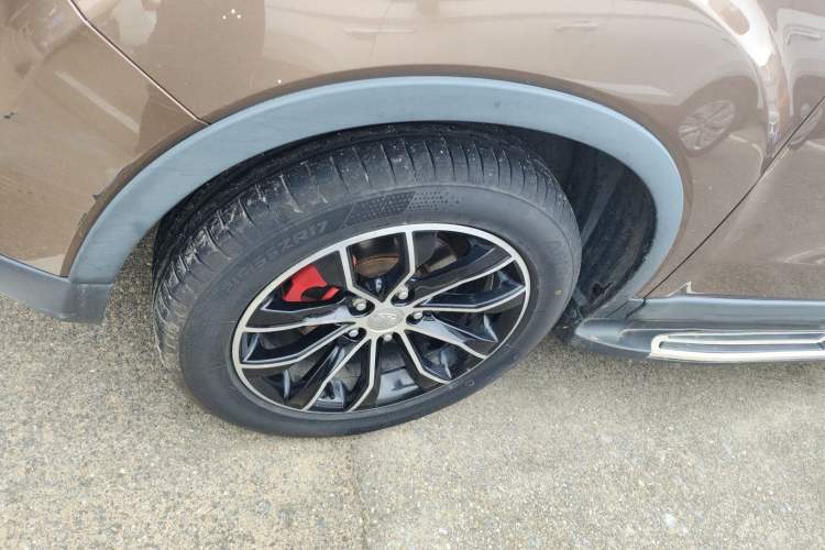 Used FAW Senya R7 2016 1.6L Manual Smart Version Left Front Wheel Hub