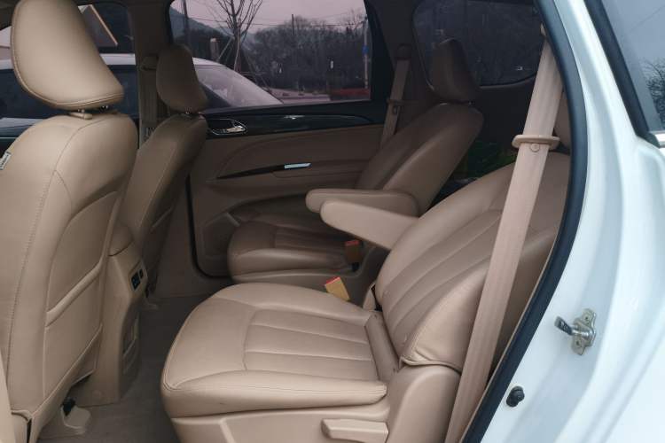 Used Baojun 730 2016 1.5L Manual Comfort Version 7 Seats China V Emission Standard Left Rear Seat