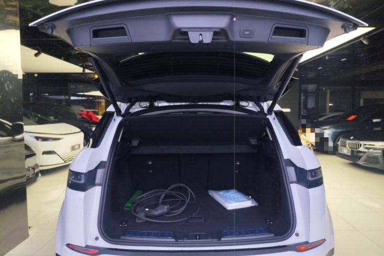Used Land Rover Range Evoque New Energy 2023 Aurora L P300e Plug-in Hybrid Electric Version Trunk