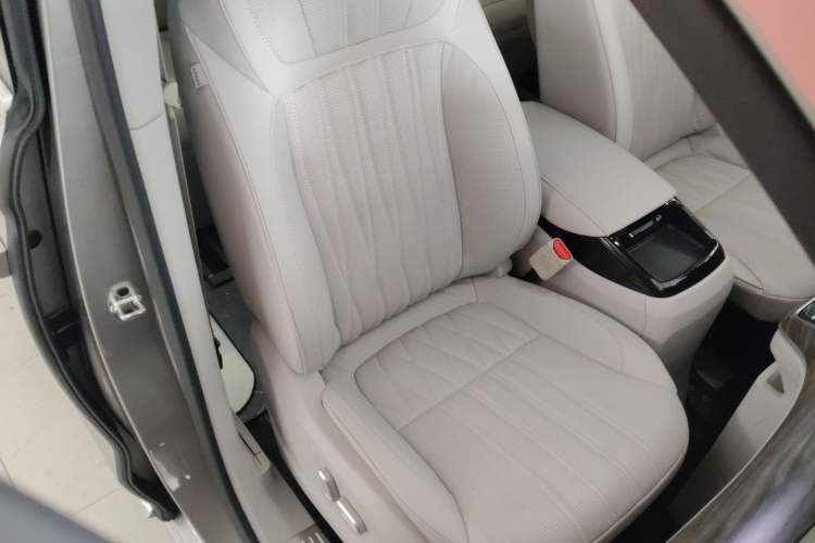 Used Roewe iMAX8 2023 400TGI Comfort Edition Right Front Seat