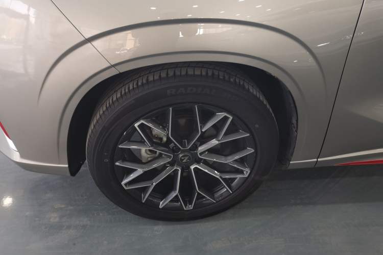 Used CHANGAN OSHAN Z6 2022 Blue Whale 1.5T DCT Smart Edition Urban Version Exterior 4