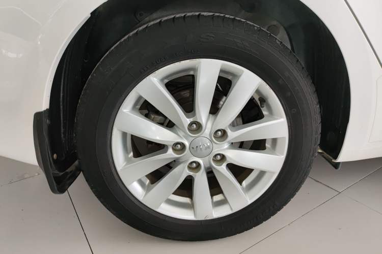 Used Kia K3 2015 1.6L Automatic GL Exterior 5