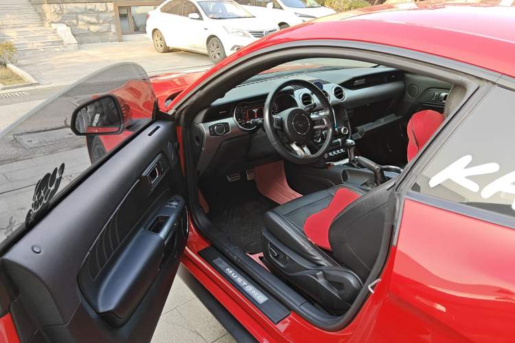 Used Ford Mustang 2018 2.3L EcoBoost Interior 3