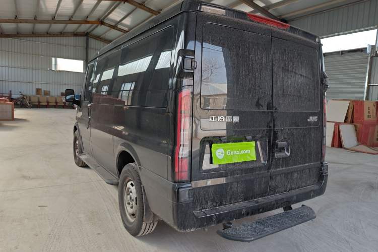 Used JMC Fushun 2023 2.0T Automatic Short-Wheelbase Low-Roof Commercial & Multi-Purpose Passenger Vehicle 6-Seater with Dual-Opening Tailgate
