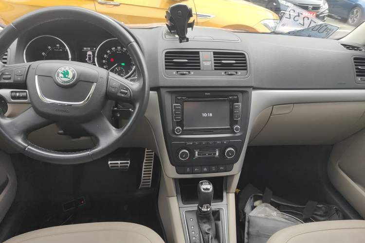 Used Skoda Yeti 2013 1.8T DSG Prestige Edition Audio And AC Panel