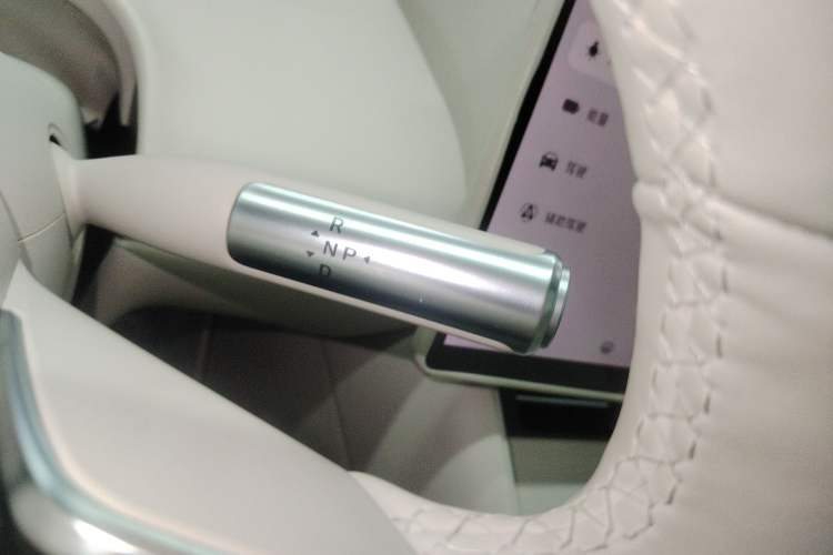 Used Hima Luxeed R7 2024 All-Electric 802 km Max Gear Lever