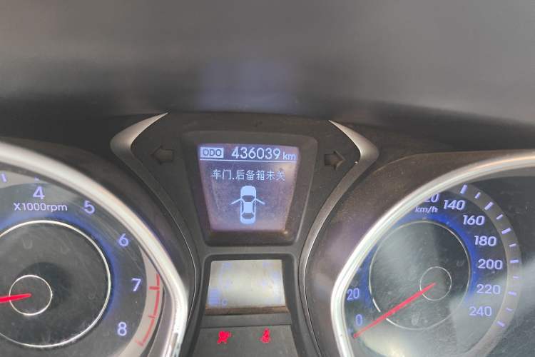 Used Hyundai Elantra (5th Generation / Langdong) 2015 1.6L Manual Leading Model Odometer Close Up