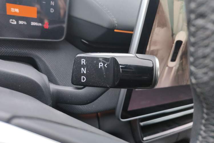 Used Polestar 4 2024 Single-Motor Standard Range PLUS Dual-Star Connectivity Edition Gear Lever