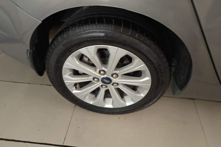 Used Ford Escort 2015 1.5L Automatic Fashion Model Right Rear Wheel Hub