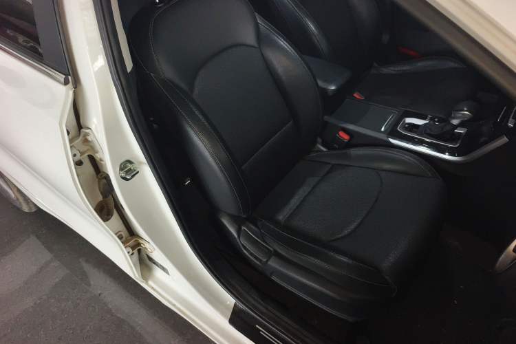 Used Kia K3 2020 1.5L CVT New Sharp Edition with Sunroof Right Front Seat