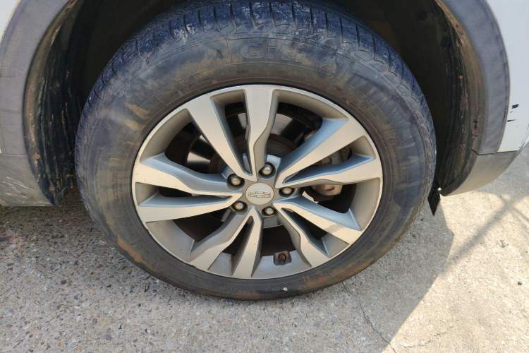 Used Geely Auto Emgrand X7 Sport 2016 2.0L Manual ZhiShang Version
