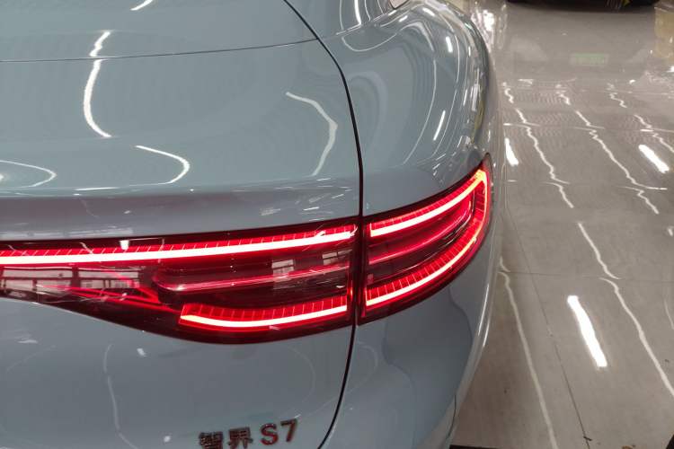 Used Hima Luxeed S7 2025 705 km Pro