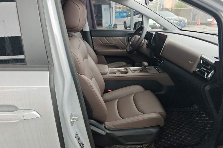 Used Wuling 730 2025 Model 1.5T CVT Elite Edition Right Front Seat