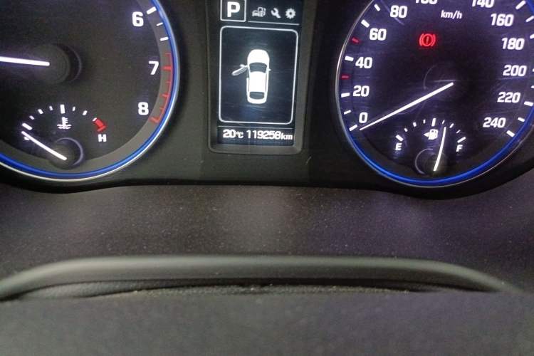 Used Hyundai Mistra 2016 1.8L Automatic Smart GLS Odometer Close Up