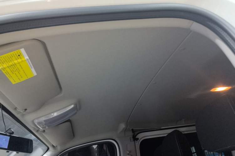 Used SAIC MAXUS Xintu V80 2021 2.0T PLUS AMT City Edition Short Wheelbase Ultra-Low Roof 5/6-Seater
