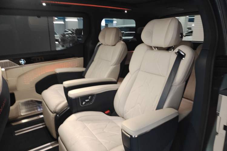 Used Zeekr 009 2024 7-Seater Walk-Through Version Four-Wheel Drive 108 kWh
