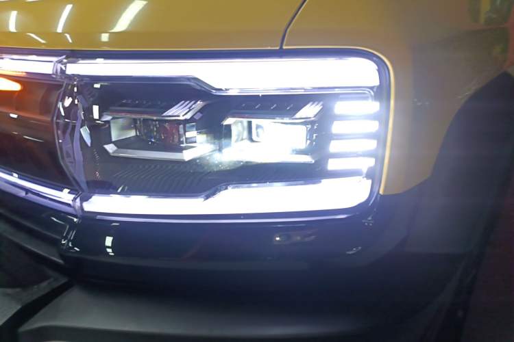 Used Formula Leopard Leopard 5 2023 Navigator Edition
