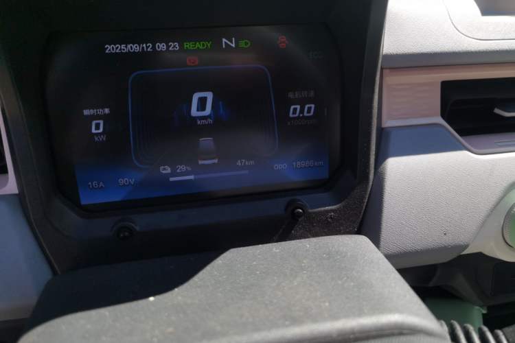 Used Chery New Energy QQ Ice Cream 2022 170km Sundae Phosphate Lithium-Ion Odometer Close Up