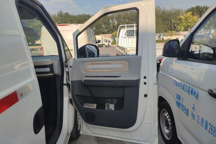 Used SAIC MAXUS Dana V1 2023 V1 Short Wheelbase High Roof (43 kWh)