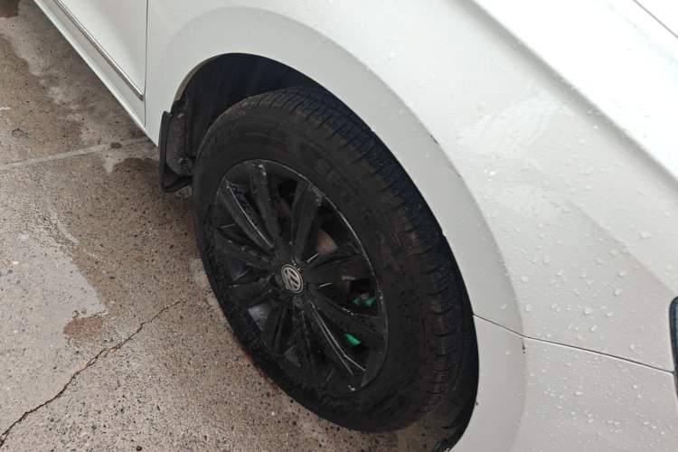 Used Volkswagen Bora 2016 1.6L Automatic Comfort Model Right Front Wheel Hub