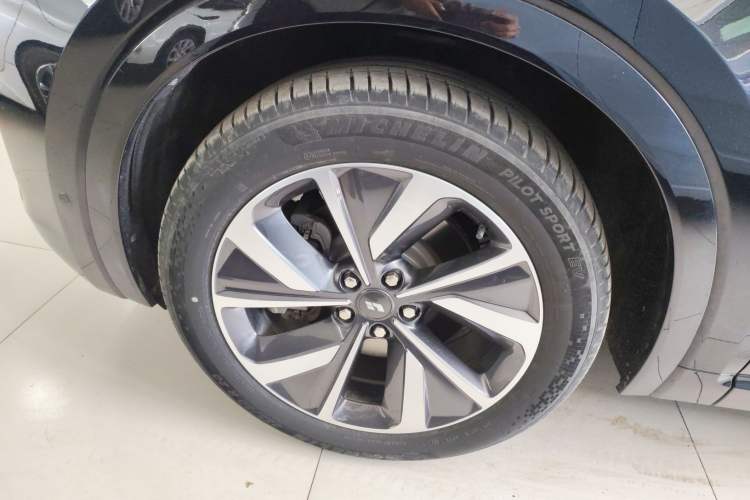 Used Li Auto ONE 2021 Extended-Range 6-Seater Version Exterior 4