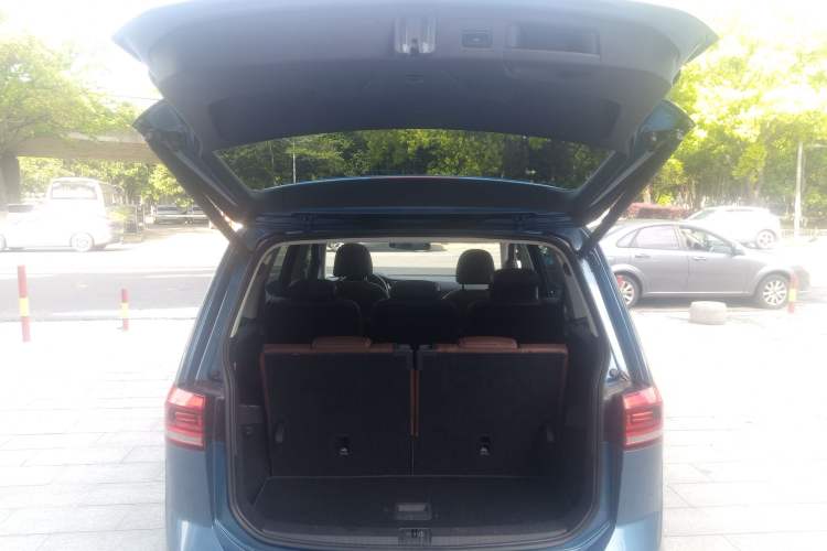 Used Volkswagen Touran 2016 Volkswagen Touran L 330TSI DSG Luxury Edition