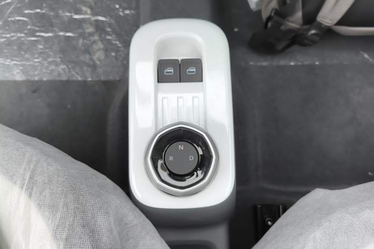 Used Geely Galaxy Panda 2025 210 km – Yuanqi Bear Gear Lever