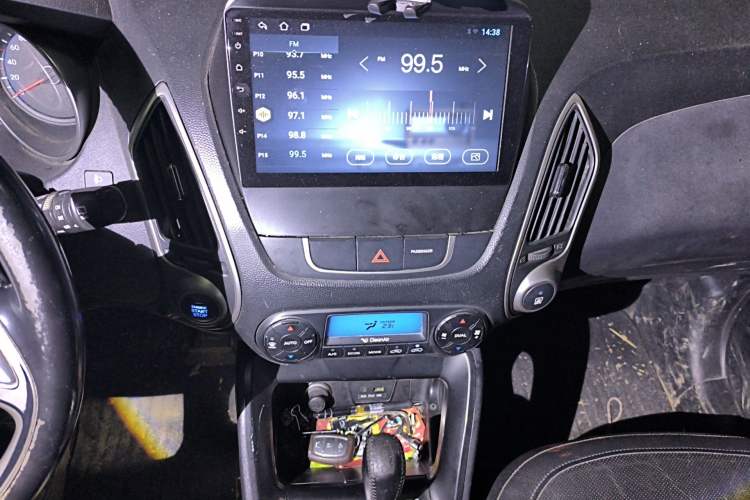 Used Hyundai ix35 2015 2.0L Automatic 2WD Smart Version China V Standard Audio And AC Panel