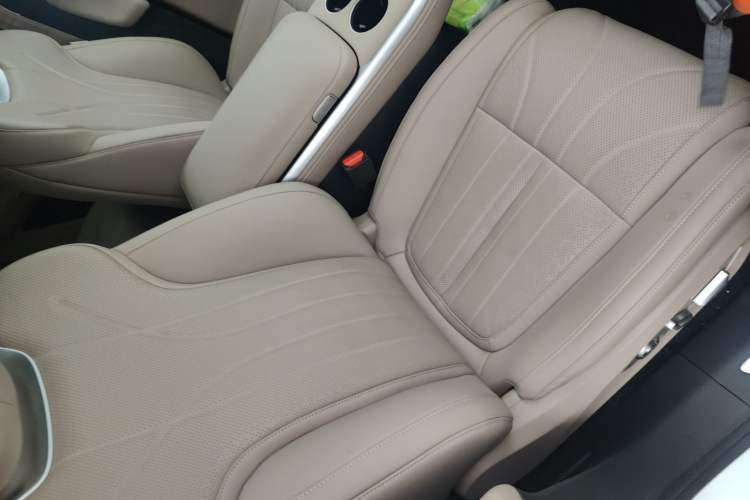 Used XPeng G9 2025 625 Long-Range Max Right Front Seat