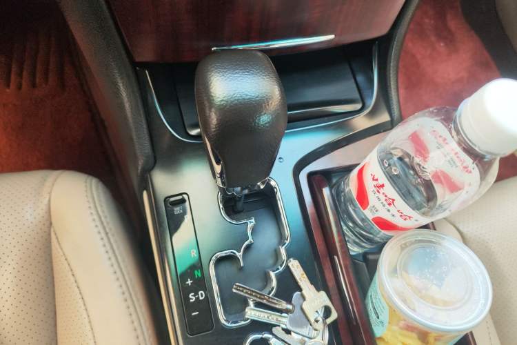 Used Toyota Crown 2010 2.5L Royal Gear Lever