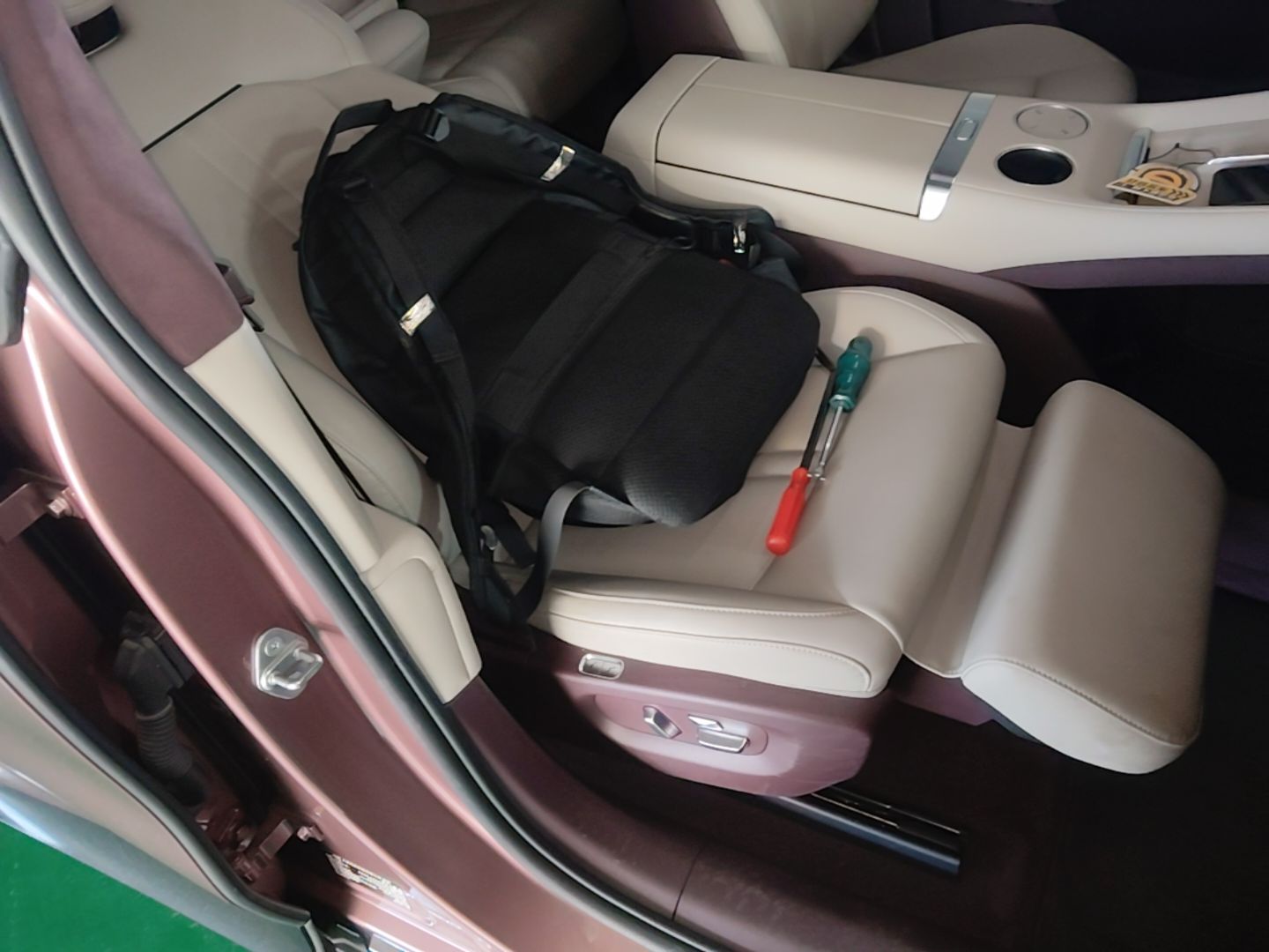 Xiaomi Auto YU7 2025 Ultra-Long Range High-Performance All-Wheel-Drive Max Edition — снимка 19